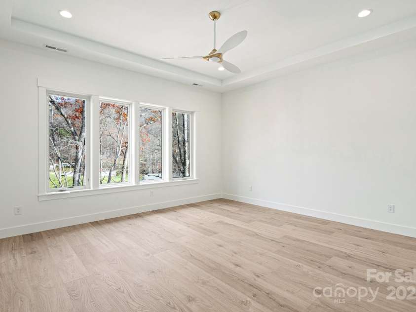 90 Bridgeway Drive, Candler, NC 28715.  MLS# CAR4226175, YatesRealty ID 20950. 