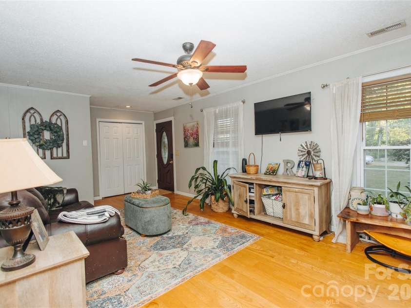 341 Bond Street, Marion, NC 28752.  MLS# CAR4373454, YatesRealty ID 20951. 