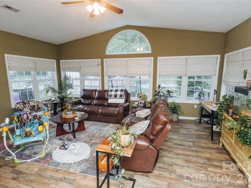 341 Bond Street, Marion, NC 28752.  MLS# CAR4373454, YatesRealty ID 20951. 