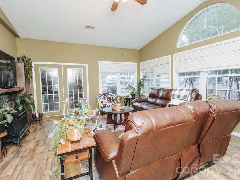 341 Bond Street, Marion, NC 28752.  MLS# CAR4373454, YatesRealty ID 20951. 