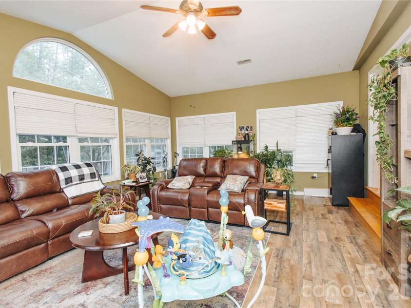 341 Bond Street, Marion, NC 28752.  MLS# CAR4373454, YatesRealty ID 20951. 