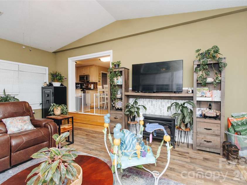 341 Bond Street, Marion, NC 28752.  MLS# CAR4373454, YatesRealty ID 20951. 