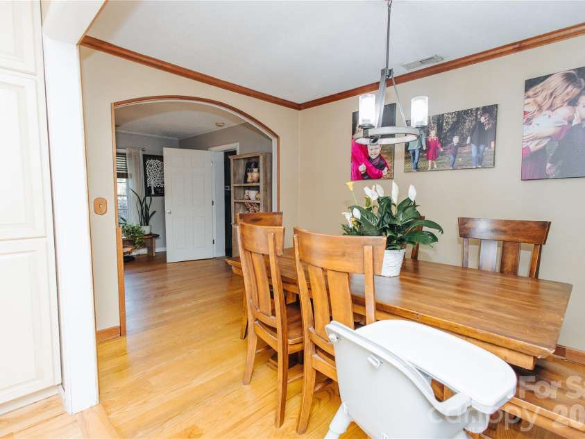 341 Bond Street, Marion, NC 28752.  MLS# CAR4373454, YatesRealty ID 20951. 