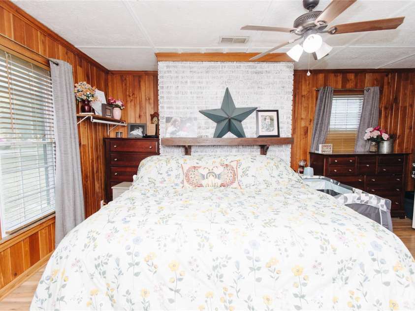 341 Bond Street, Marion, NC 28752.  MLS# CAR4373454, YatesRealty ID 20951. 