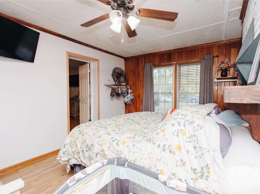 341 Bond Street, Marion, NC 28752.  MLS# CAR4373454, YatesRealty ID 20951. 