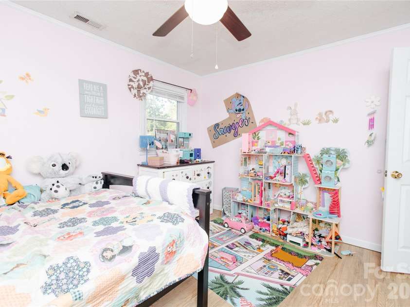 341 Bond Street, Marion, NC 28752.  MLS# CAR4373454, YatesRealty ID 20951. 