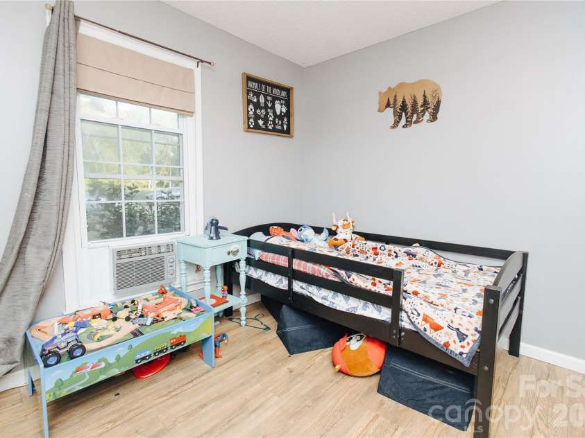 341 Bond Street, Marion, NC 28752.  MLS# CAR4373454, YatesRealty ID 20951. 