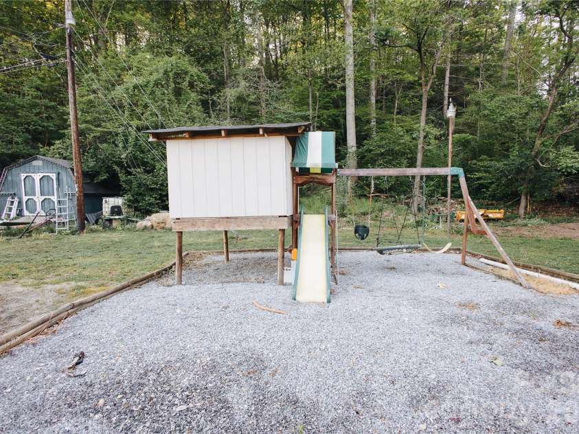 341 Bond Street, Marion, NC 28752.  MLS# CAR4373454, YatesRealty ID 20951. 