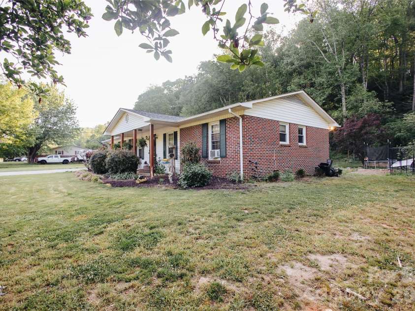 341 Bond Street, Marion, NC 28752.  MLS# CAR4373454, YatesRealty ID 20951. 