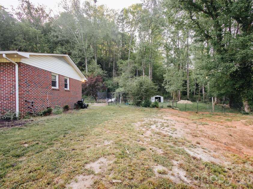 341 Bond Street, Marion, NC 28752.  MLS# CAR4373454, YatesRealty ID 20951. 