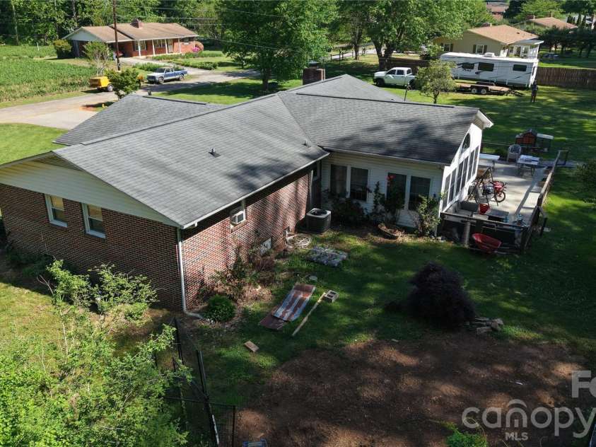 341 Bond Street, Marion, NC 28752.  MLS# CAR4373454, YatesRealty ID 20951. 