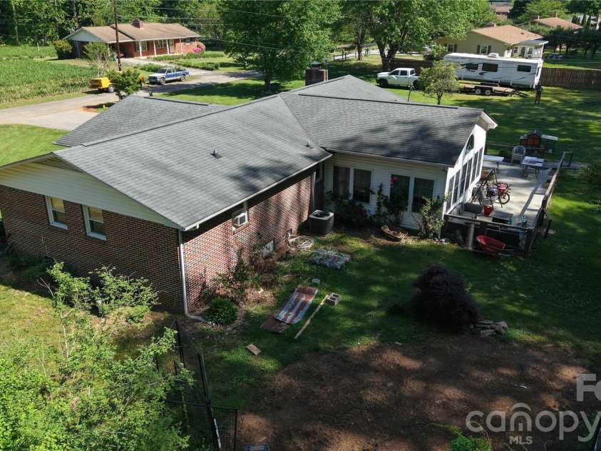 341 Bond Street, Marion, NC 28752.  MLS# CAR4373454, YatesRealty ID 20951. 