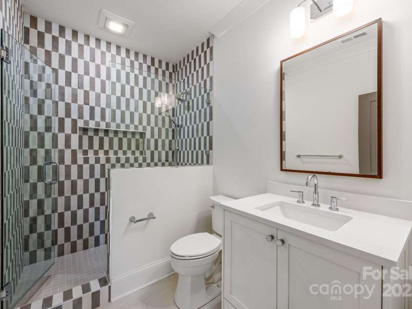 5124 Lansing Drive, Charlotte, NC 28270.  MLS# CAR4231364, YatesRealty ID 20951. Bathroom