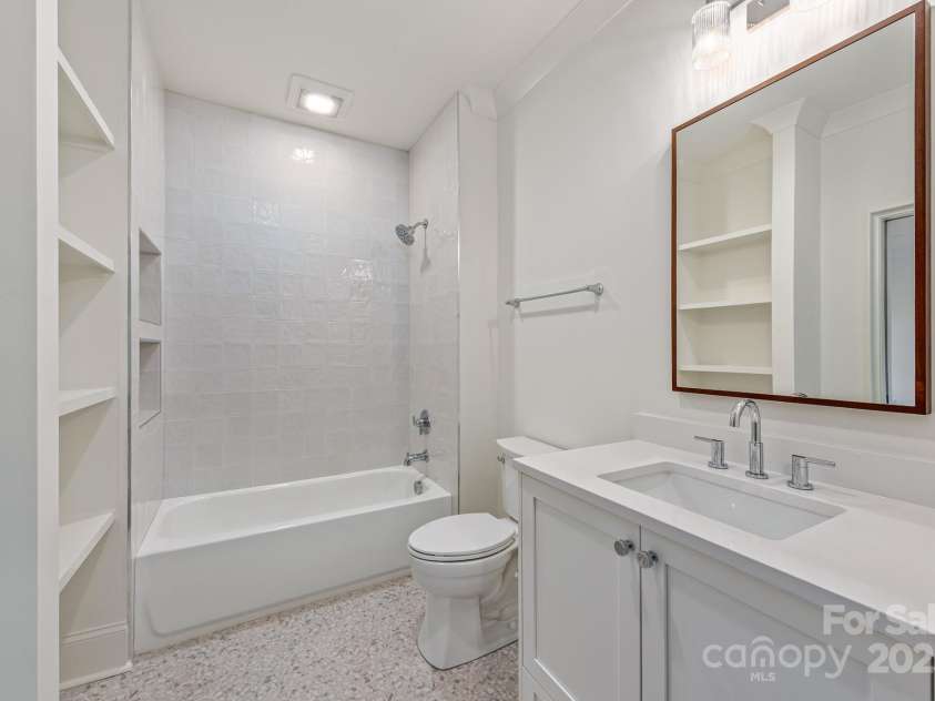 5124 Lansing Drive, Charlotte, NC 28270.  MLS# CAR4231364, YatesRealty ID 20951. Bathroom