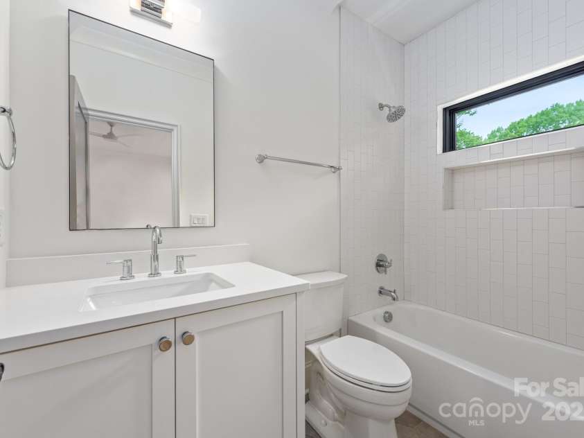 5124 Lansing Drive, Charlotte, NC 28270.  MLS# CAR4231364, YatesRealty ID 20951. Bathroom