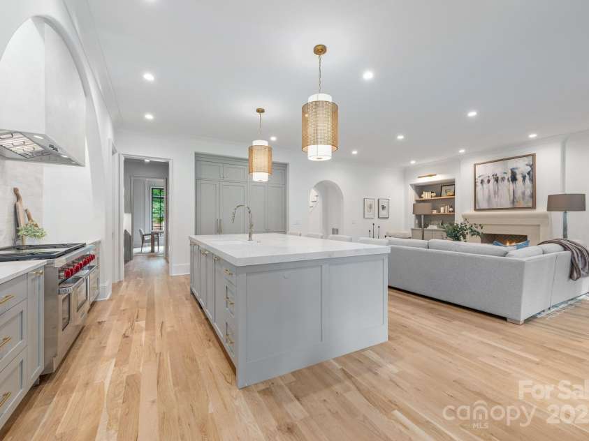 5124 Lansing Drive, Charlotte, NC 28270.  MLS# CAR4231364, YatesRealty ID 20951. Incredible chef's kitchen and Great Room