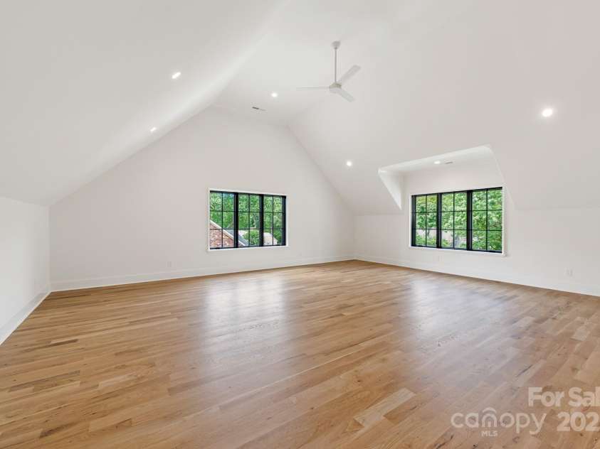 5124 Lansing Drive, Charlotte, NC 28270.  MLS# CAR4231364, YatesRealty ID 20951. Large Bonus Room