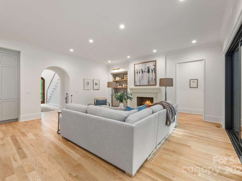 5124 Lansing Drive, Charlotte, NC 28270.  MLS# CAR4231364, YatesRealty ID 20951. Looking into the Great Room from the Mudroom.  The door straight ahead leads to the Primary Suite.