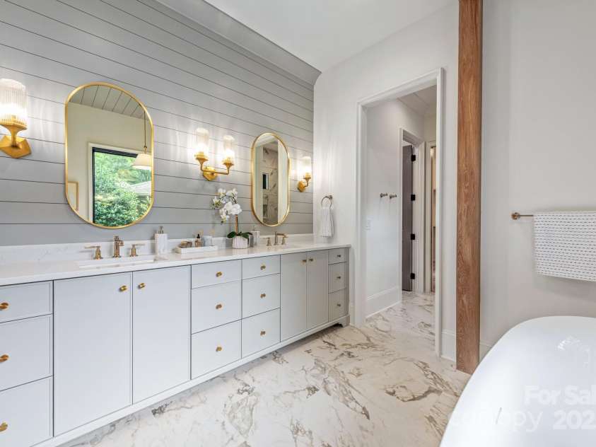 5124 Lansing Drive, Charlotte, NC 28270.  MLS# CAR4231364, YatesRealty ID 20951. Primary bath