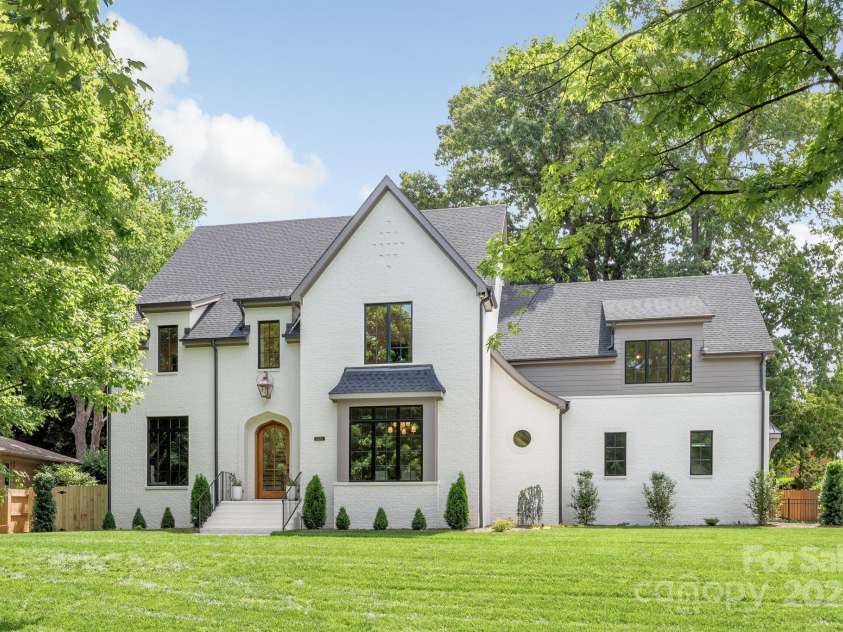 5124 Lansing Drive, Charlotte, NC 28270.  MLS# CAR4231364, YatesRealty ID 20951. Welcome Home to 5124 Lansing in Lansdowne!