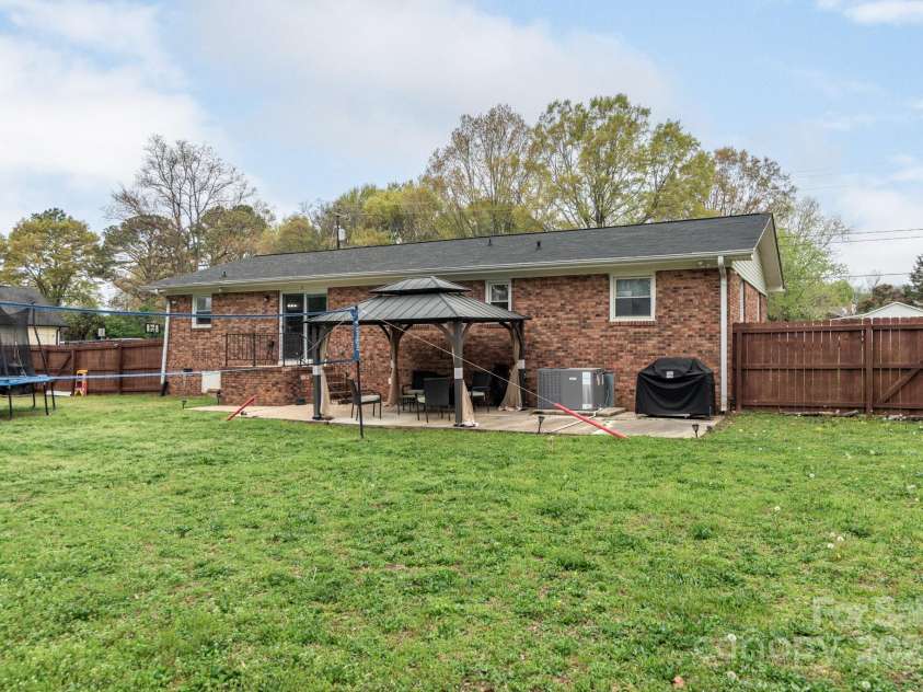 1121 Rembrandt Drive, Concord, NC 28027.  MLS# CAR4243046, YatesRealty ID 20952. 