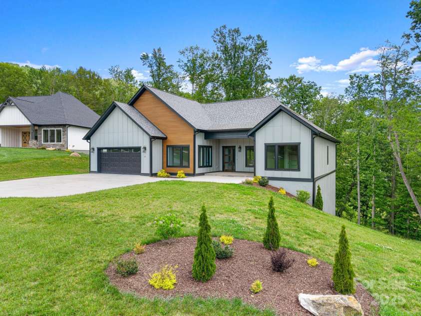 24 Slate Drive, Candler, NC 28715.  MLS# CAR4244090, YatesRealty ID 20953. 