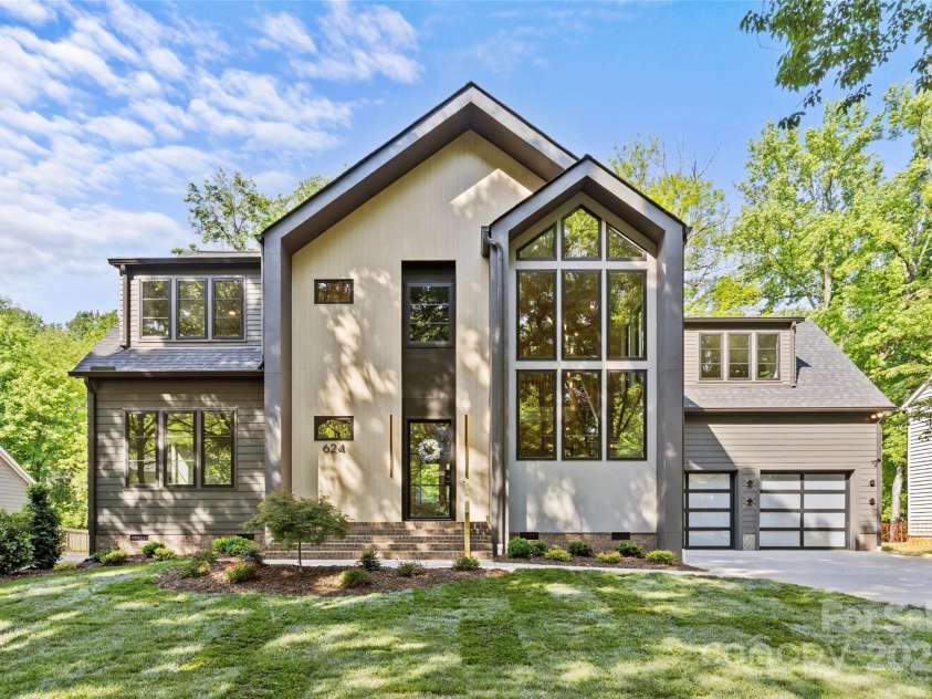 624 Heather Lane, Charlotte, NC 28209.  MLS# CAR4253942, YatesRealty ID 20954. 