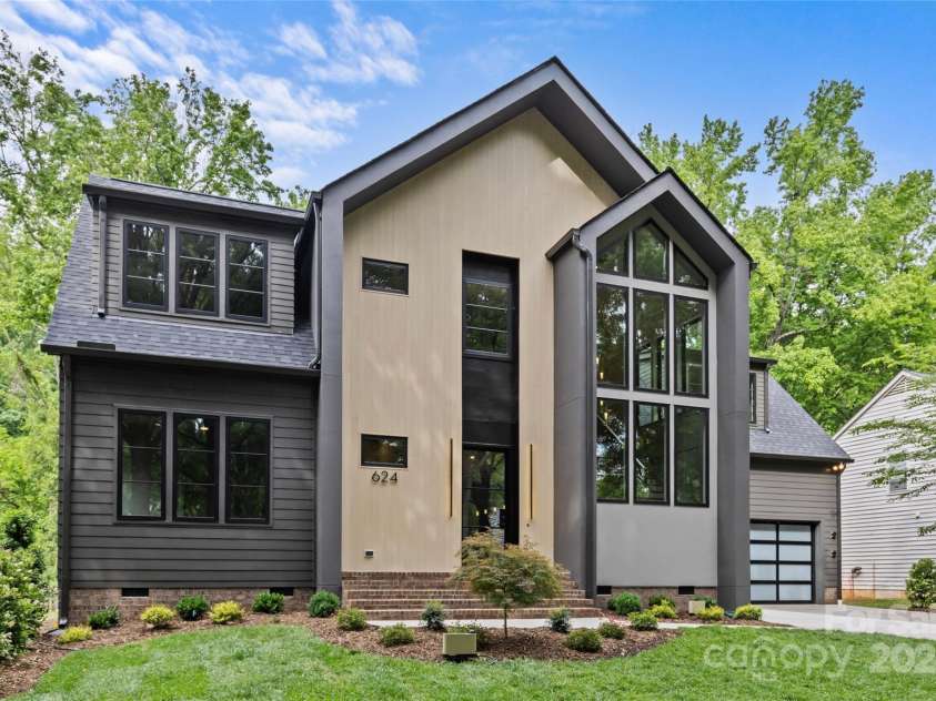 624 Heather Lane, Charlotte, NC 28209.  MLS# CAR4253942, YatesRealty ID 20954. 