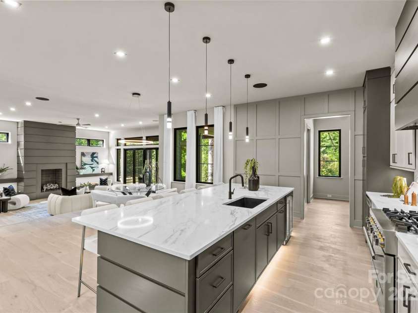 624 Heather Lane, Charlotte, NC 28209.  MLS# CAR4253942, YatesRealty ID 20954. 