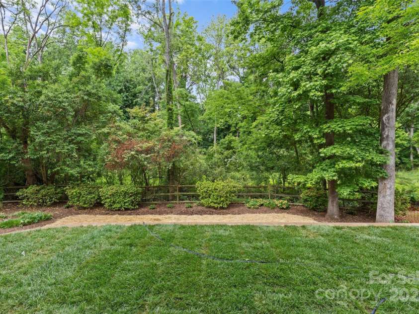 624 Heather Lane, Charlotte, NC 28209.  MLS# CAR4253942, YatesRealty ID 20954. 