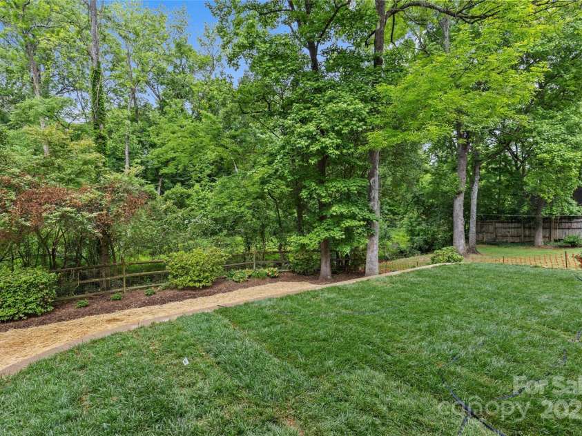 624 Heather Lane, Charlotte, NC 28209.  MLS# CAR4253942, YatesRealty ID 20954. 