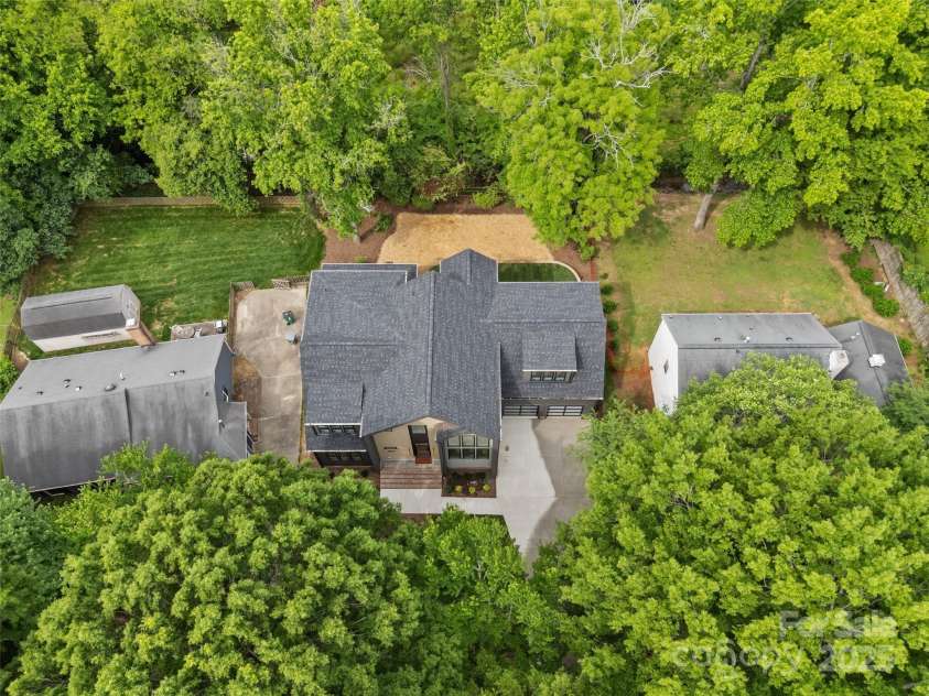 624 Heather Lane, Charlotte, NC 28209.  MLS# CAR4253942, YatesRealty ID 20954. 