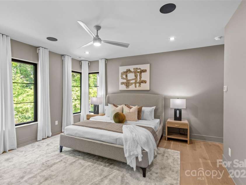 624 Heather Lane, Charlotte, NC 28209.  MLS# CAR4253942, YatesRealty ID 20954. Primary suite