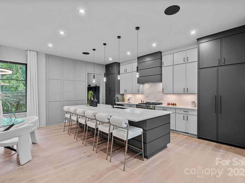 624 Heather Lane, Charlotte, NC 28209.  MLS# CAR4289382, YatesRealty ID 20954. 