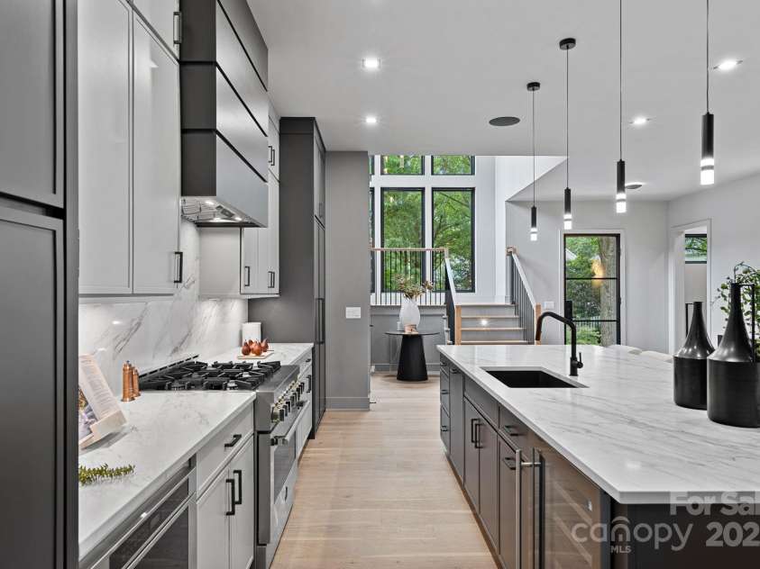 624 Heather Lane, Charlotte, NC 28209.  MLS# CAR4289382, YatesRealty ID 20954. 