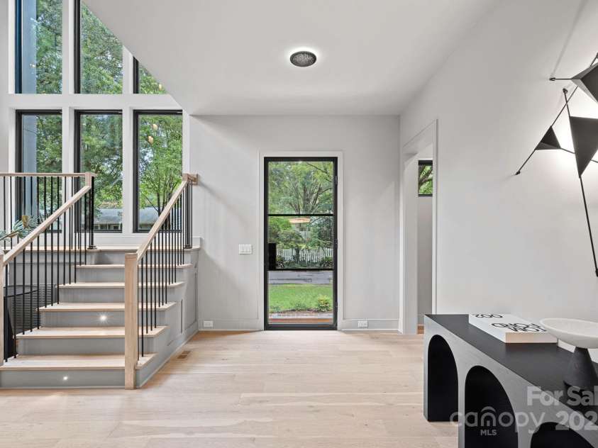 624 Heather Lane, Charlotte, NC 28209.  MLS# CAR4289382, YatesRealty ID 20954. 