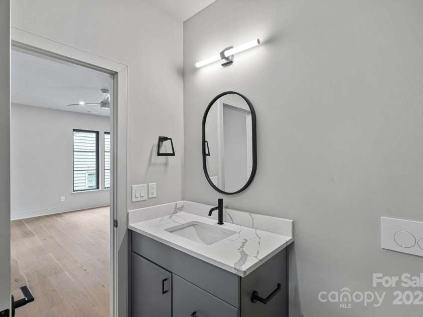 624 Heather Lane, Charlotte, NC 28209.  MLS# CAR4289382, YatesRealty ID 20954. 