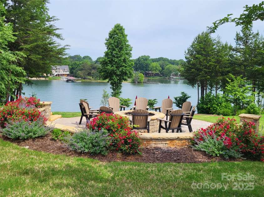 117 Lanyard Drive, Mooresville, NC 28117.  MLS# CAR4259128, YatesRealty ID 20955. Community Lake Area