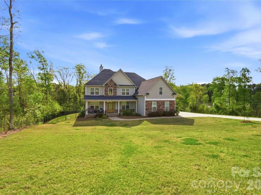 1052 Lakefront Woods, Belmont, NC 28012.  MLS# CAR4357505, YatesRealty ID 20956. 