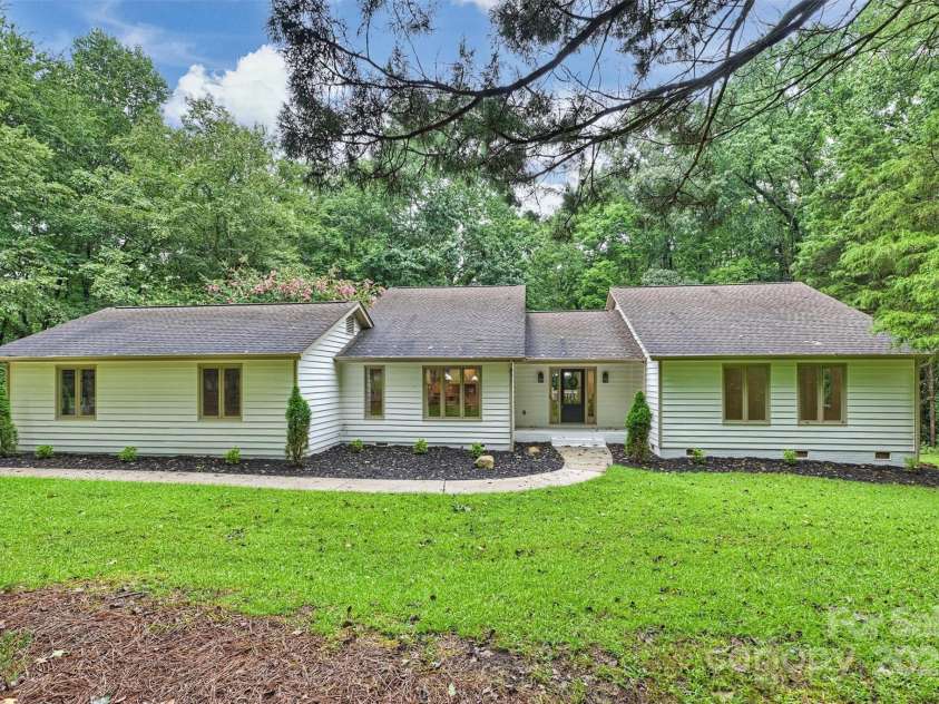 9520 Squirrel Hollow Lane, Charlotte, NC 28270.  MLS# CAR4290634, YatesRealty ID 20956. 