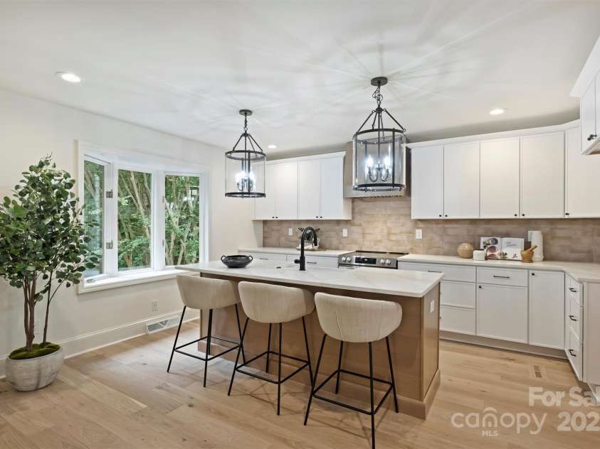 9520 Squirrel Hollow Lane, Charlotte, NC 28270.  MLS# CAR4290634, YatesRealty ID 20956. 