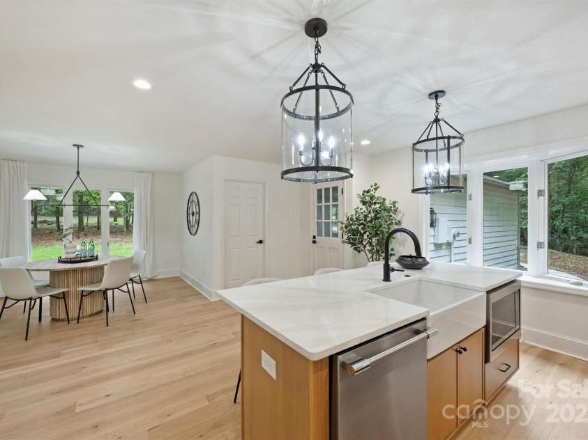 9520 Squirrel Hollow Lane, Charlotte, NC 28270.  MLS# CAR4290634, YatesRealty ID 20956. 