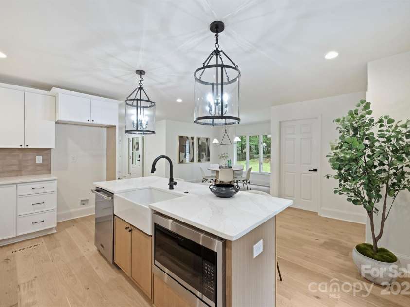 9520 Squirrel Hollow Lane, Charlotte, NC 28270.  MLS# CAR4290634, YatesRealty ID 20956. 