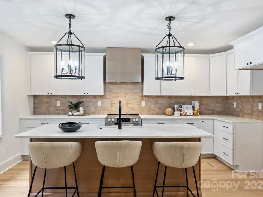 9520 Squirrel Hollow Lane, Charlotte, NC 28270.  MLS# CAR4290634, YatesRealty ID 20956. 