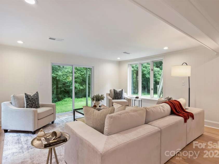 9520 Squirrel Hollow Lane, Charlotte, NC 28270.  MLS# CAR4290634, YatesRealty ID 20956. 