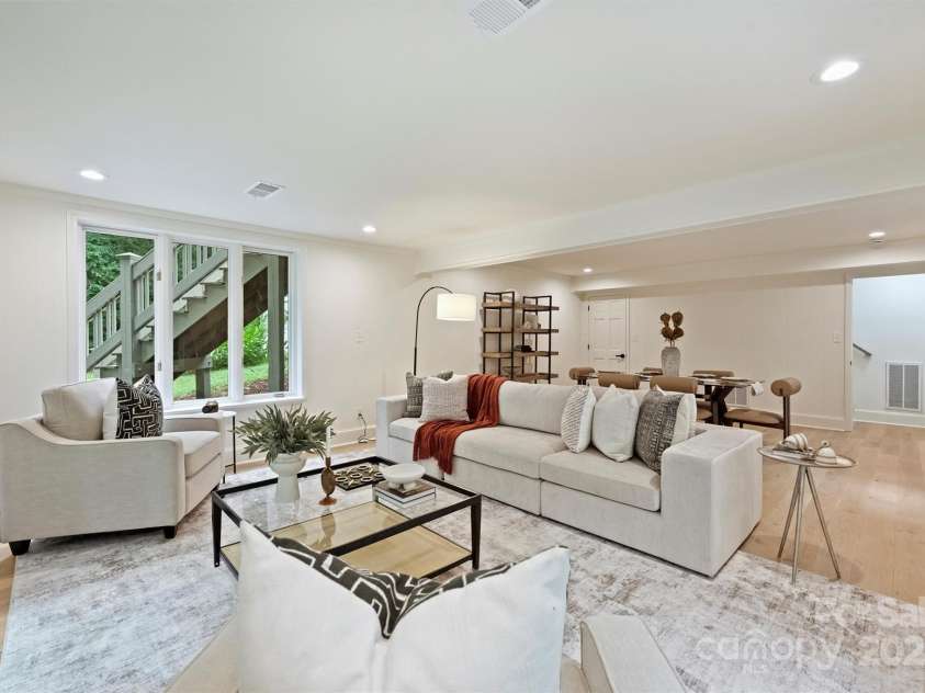 9520 Squirrel Hollow Lane, Charlotte, NC 28270.  MLS# CAR4290634, YatesRealty ID 20956. 