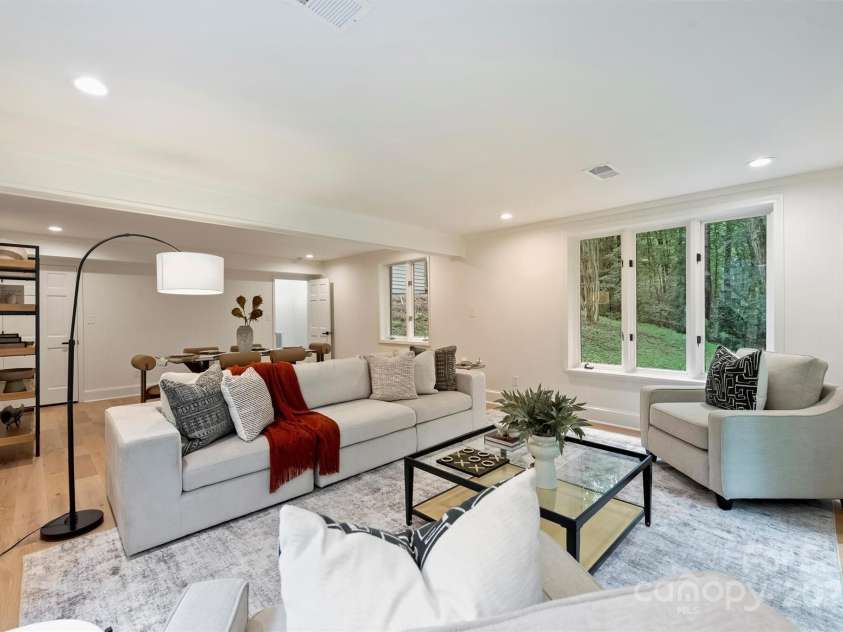 9520 Squirrel Hollow Lane, Charlotte, NC 28270.  MLS# CAR4290634, YatesRealty ID 20956. 