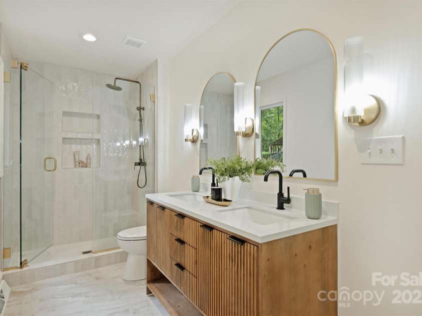 9520 Squirrel Hollow Lane, Charlotte, NC 28270.  MLS# CAR4290634, YatesRealty ID 20956. 