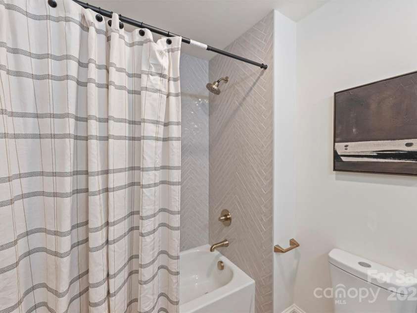 9520 Squirrel Hollow Lane, Charlotte, NC 28270.  MLS# CAR4290634, YatesRealty ID 20956. 