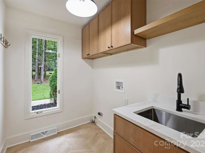 9520 Squirrel Hollow Lane, Charlotte, NC 28270.  MLS# CAR4290634, YatesRealty ID 20956. 